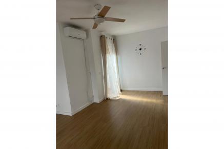 PISO EN VENTA CON GARAJE EN VVA. DE LA SERENA.
